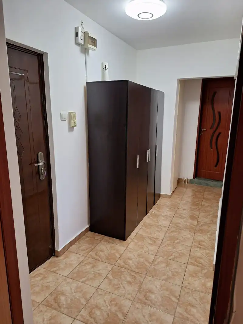 Apartament 3 camere eliberat complet și pregătit pentru renovare în Sector 2